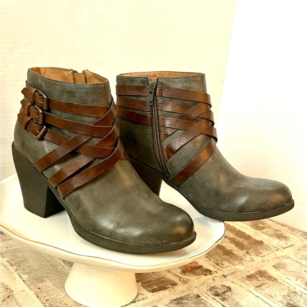 Women’s EuroSoft by Sofft Phoebe Buckle Ankle Booties size 7